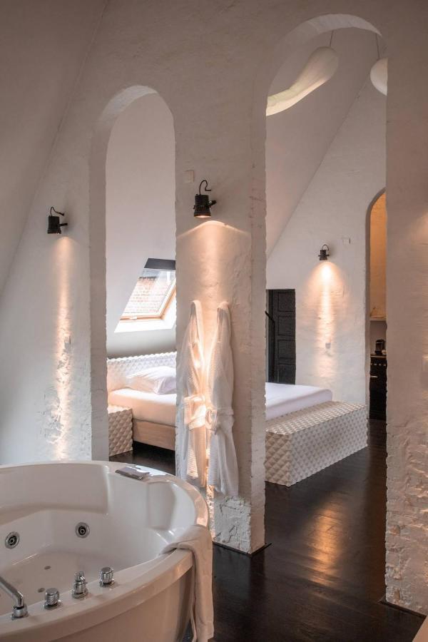 B&B Suites Feek Antwerpen Bagian luar foto