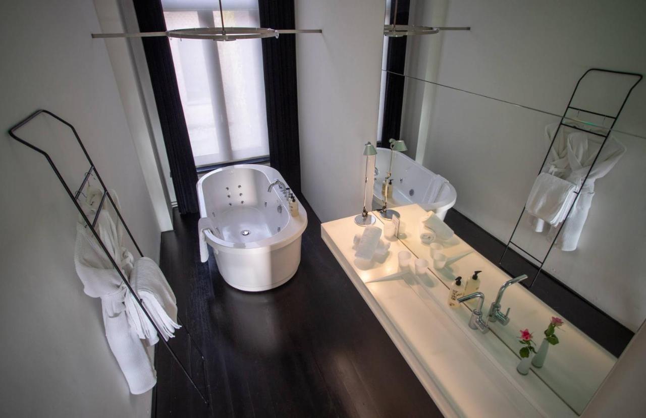B&B Suites Feek Antwerpen Bagian luar foto