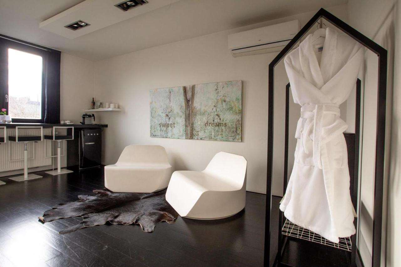 B&B Suites Feek Antwerpen Bagian luar foto