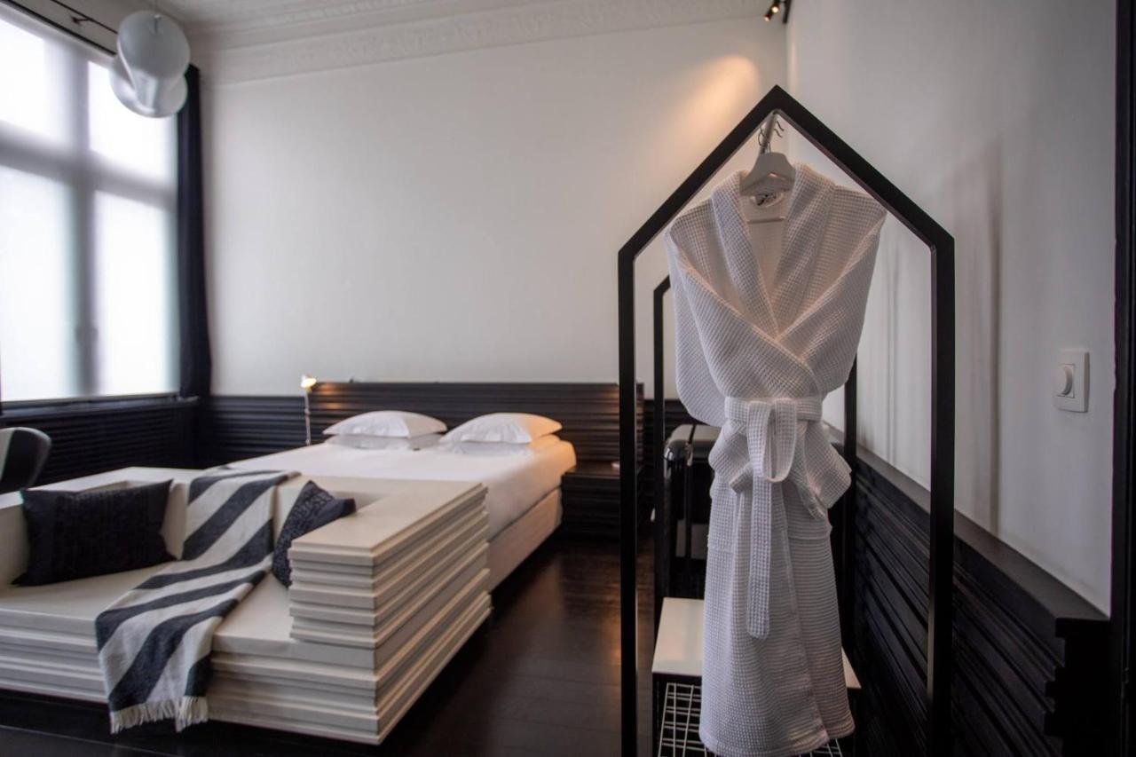 B&B Suites Feek Antwerpen Bagian luar foto