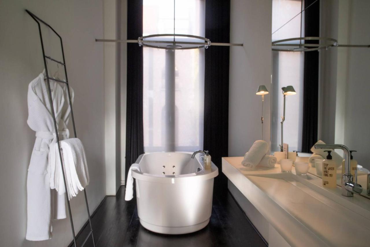 B&B Suites Feek Antwerpen Bagian luar foto