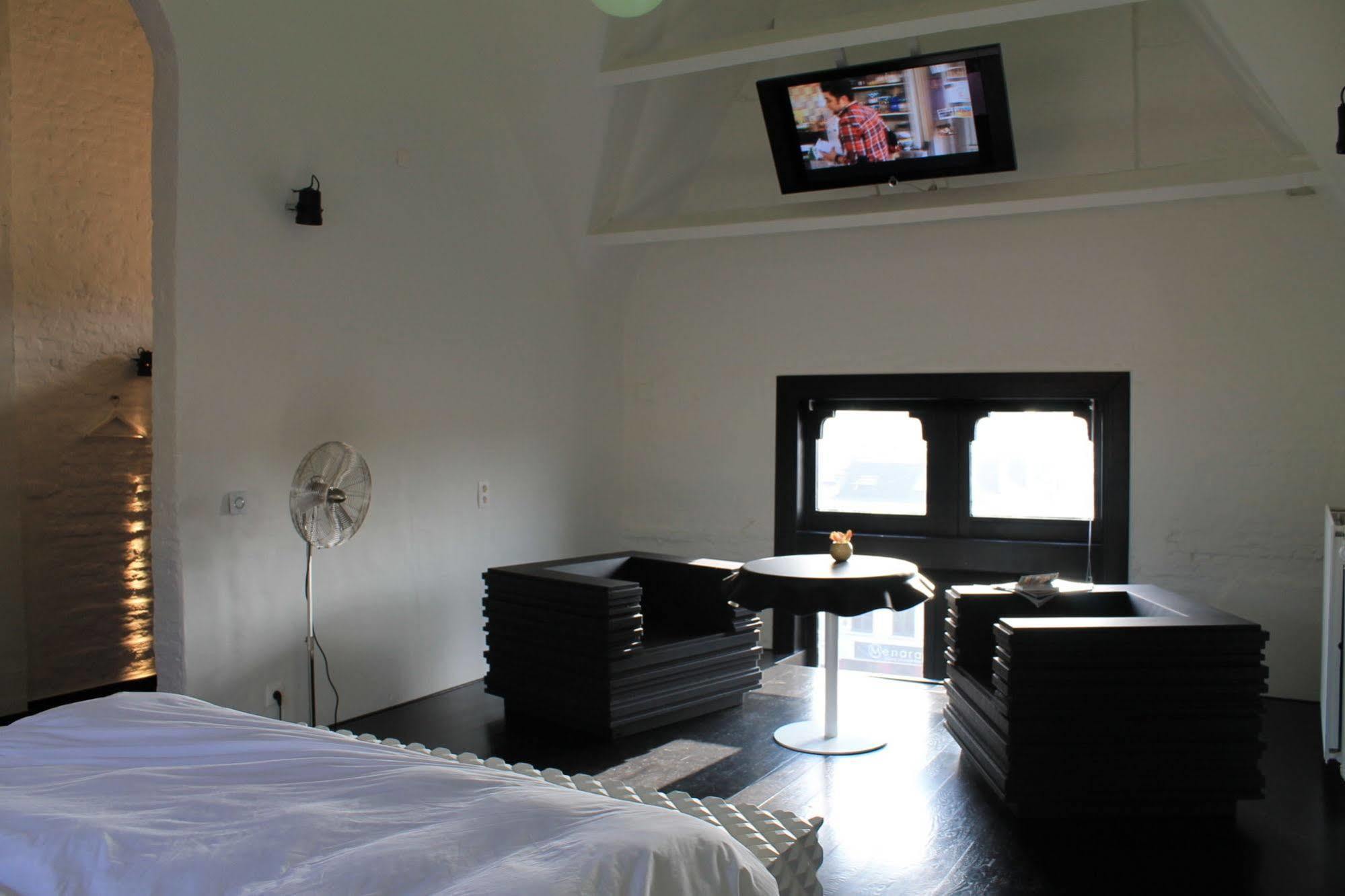 B&B Suites Feek Antwerpen Bagian luar foto