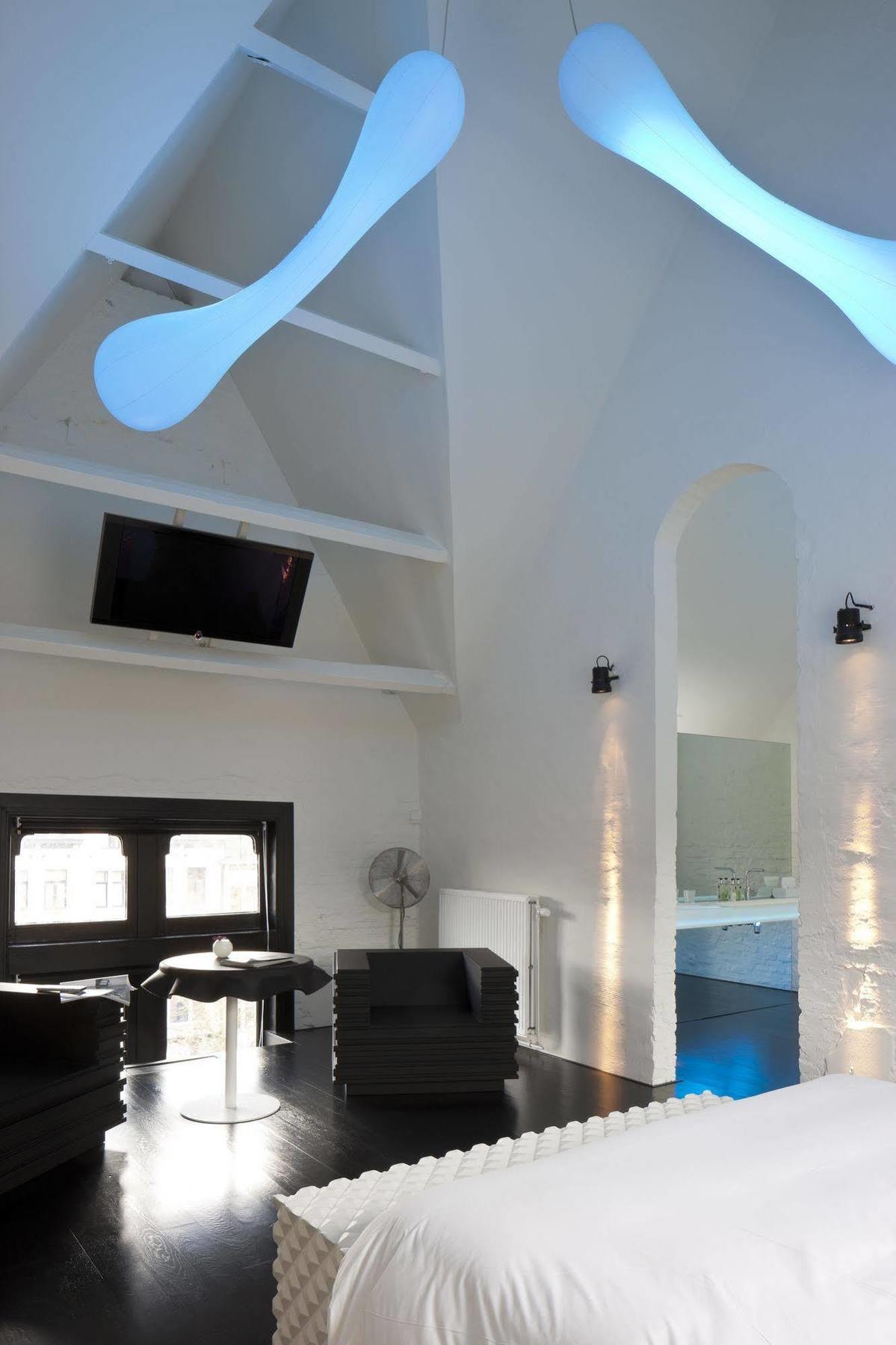 B&B Suites Feek Antwerpen Bagian luar foto